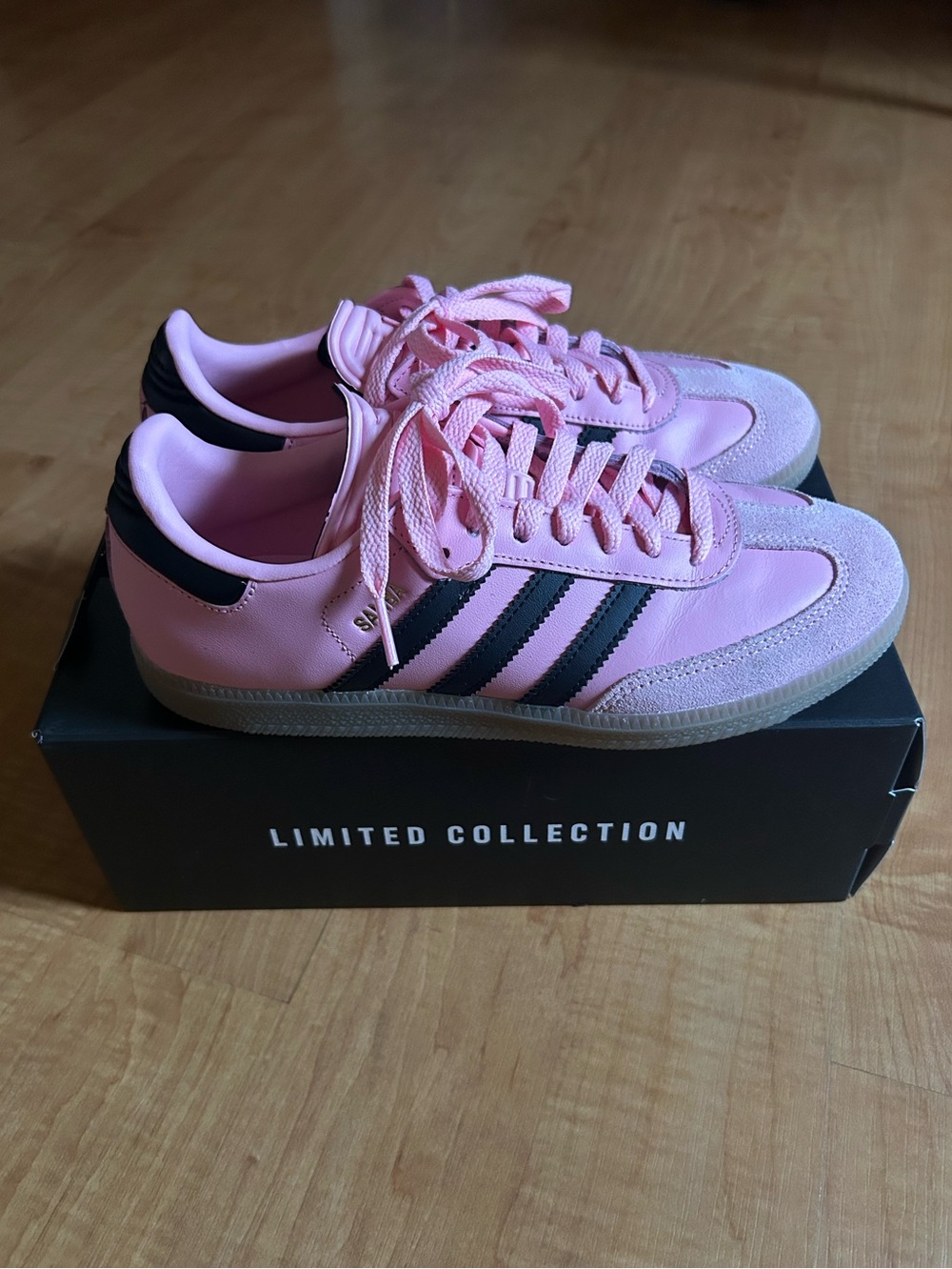 NIB Adidas Samba Messi Indoor Soccer Shoes Men’s 6 Women’s 8.5 Light Pink Black - Picture 2 of 9